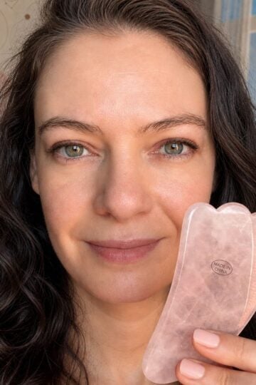 How to use a gua sha for face slimming