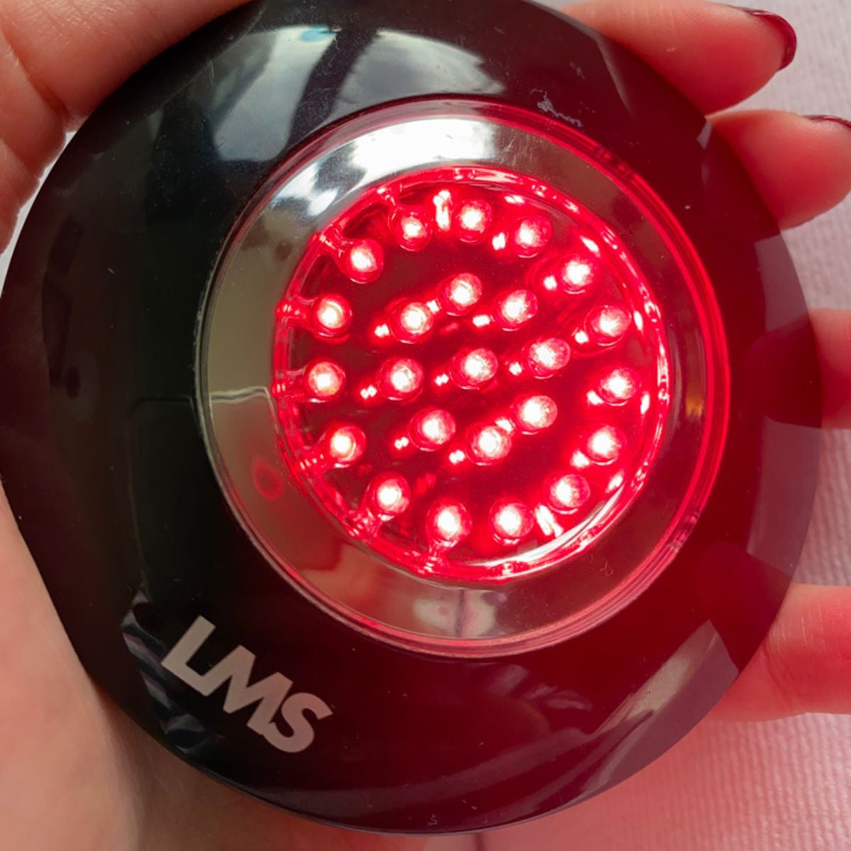 Red light therapy for acne scars uk
