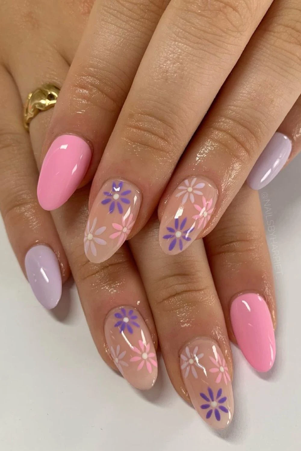 Flower nail designs are trendy, customizable, and easy to create using dotting tools and nail polish. While traditionally associated with spring, floral nail designs can be embraced year-round by adjusting color palettes to suit the summer, fall or winter. They work well on natural nails as well as acryllic, gel, or dip nails. You can also add rhinestones. Simple, short nails, french tips, almond, blue, pink, green, coffin, white, purple, cute, simple.
