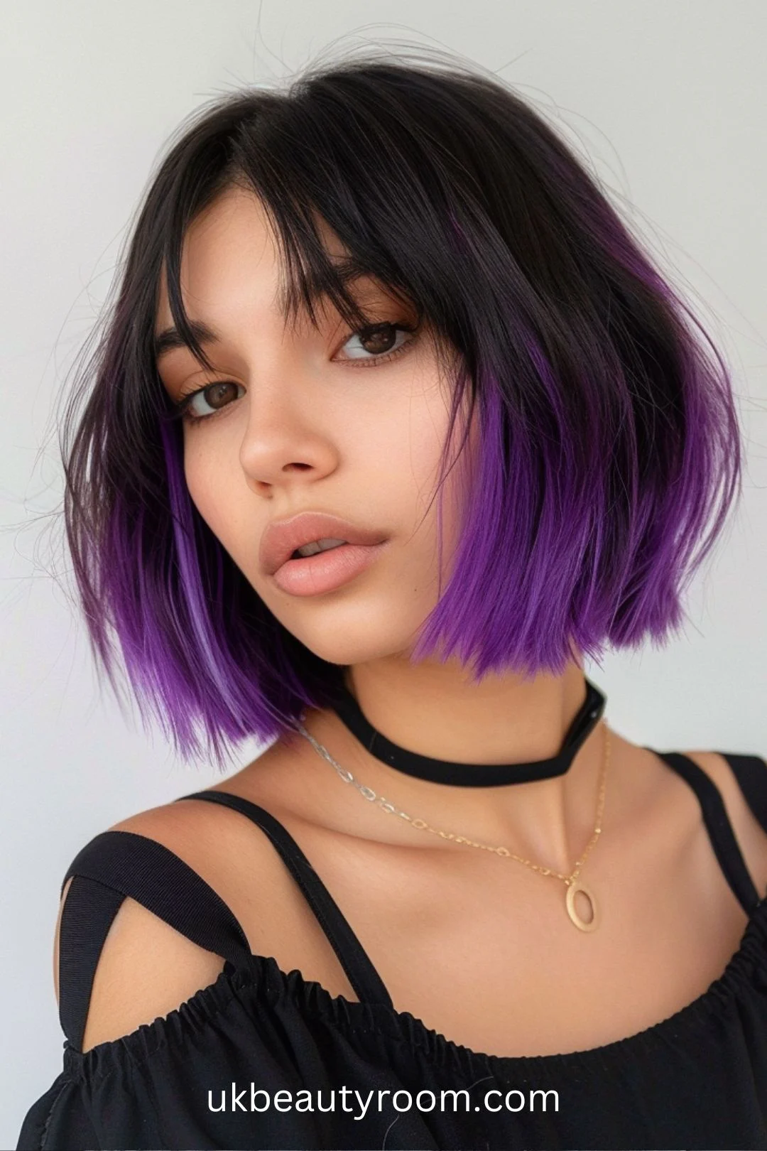 Check out our collection of alternative hair ideas, that are perfect for making a statement at any festival or event. From bold color contrasts to creative braids, these eye-catching styles will turn heads and express your individuality! Short, long, braid, blonde, red, color, purple, dye, ponytail, colour, dyed, blue, hair colour ideas for brunettes alternative, straight hair, girl.