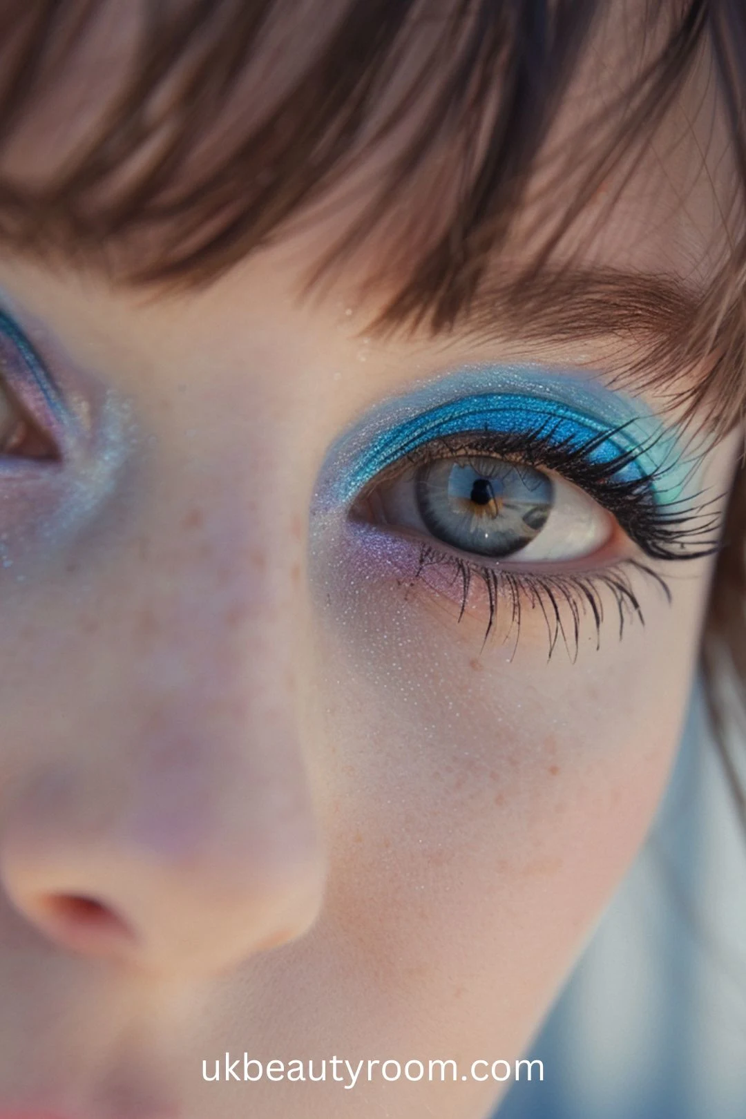 If you’re looking to elevate your makeup game, blue eyeshadow is a versatile choice that can create a variety of stunning looks. Explore these 25 eye-catching styles, and find the perfect blue eyeshadow aesthetic that suits your personality and occasion! Brown eyes, light, dark, vintage, grunge, 90s, 80s, movie, up, pastel, navy, icy, pale, palette, sky, Asian, Iana, photoshoot, y2k