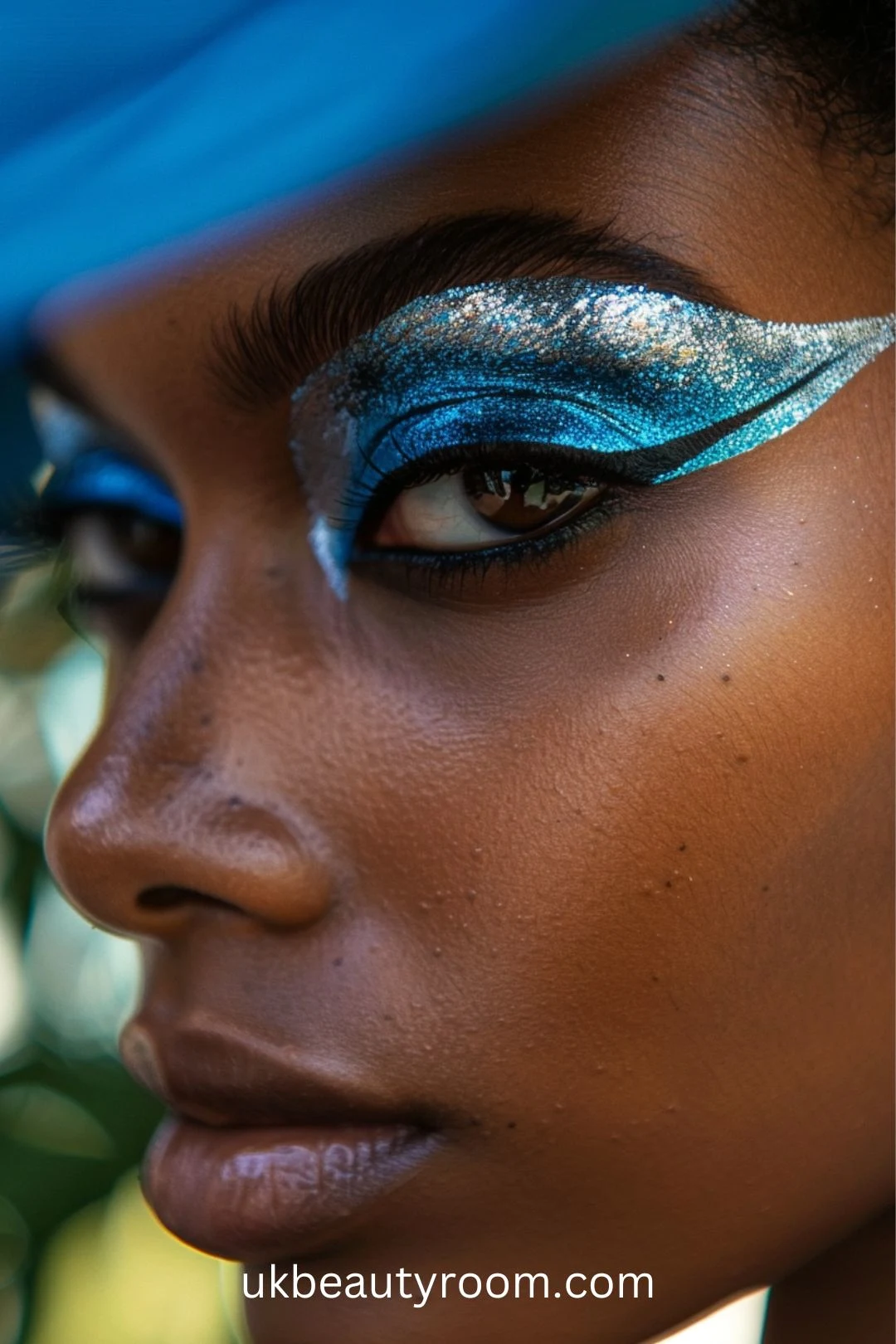 If you’re looking to elevate your makeup game, blue eyeshadow is a versatile choice that can create a variety of stunning looks. Explore these 25 eye-catching styles, and find the perfect blue eyeshadow aesthetic that suits your personality and occasion! Brown eyes, light, dark, vintage, grunge, 90s, 80s, movie, up, pastel, navy, icy, pale, palette, sky, Asian, Iana, photoshoot, y2k