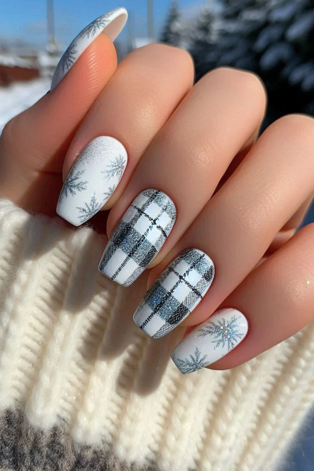 Get ready for the holidays with these stunning white Christmas nails! Our article features cute Christmas nails that are perfect for December nails. Discover simple designs, milky tones, and festive flair. From Christmas gel nails to Christmas nails easy acrylic options, you’ll find inspiration for every style. Celebrate in style with our festival nails ideas!