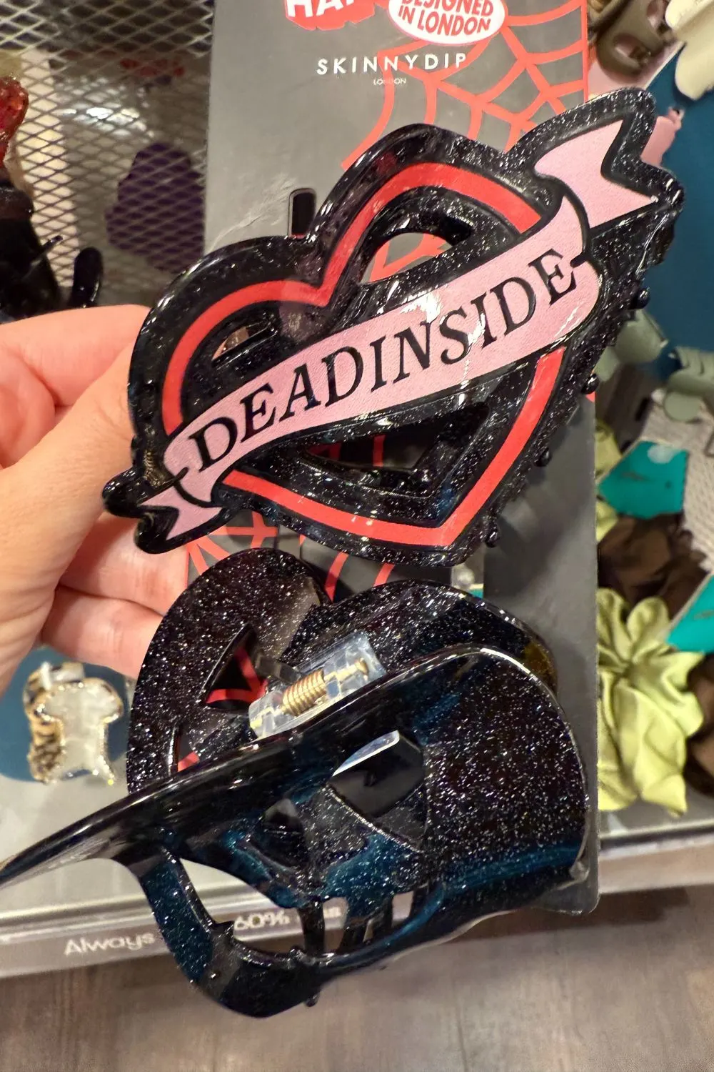 Black glitter hair clip shaped like a heart with pink "DEAD INSIDE" banner.