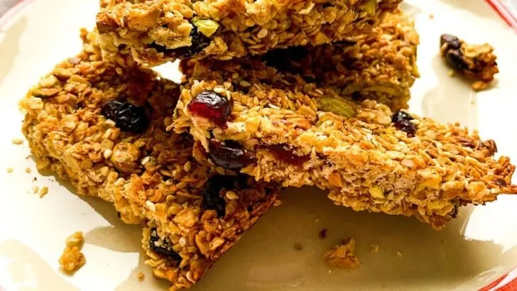 Pistachio granola bars