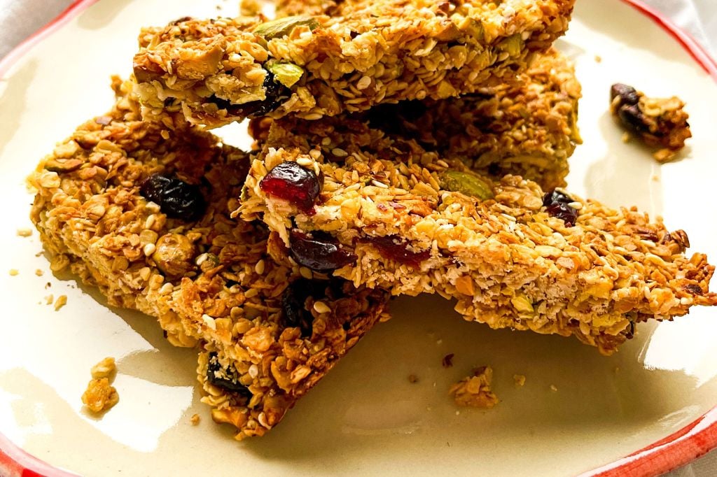 Pistachio granola bars