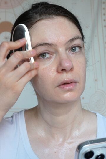 RN and Beauty Blogger Olivia Herlihy using the ZIIP HALO 2.0