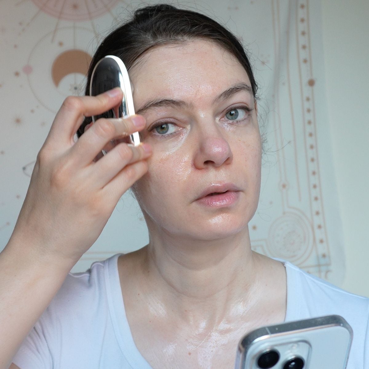 RN and Beauty Blogger Olivia Herlihy using the ZIIP HALO 2.0