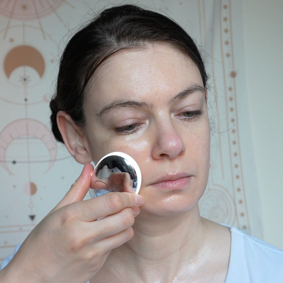 RN and Beauty Blogger Olivia Herlihy using the ZIIP HALO 2.0