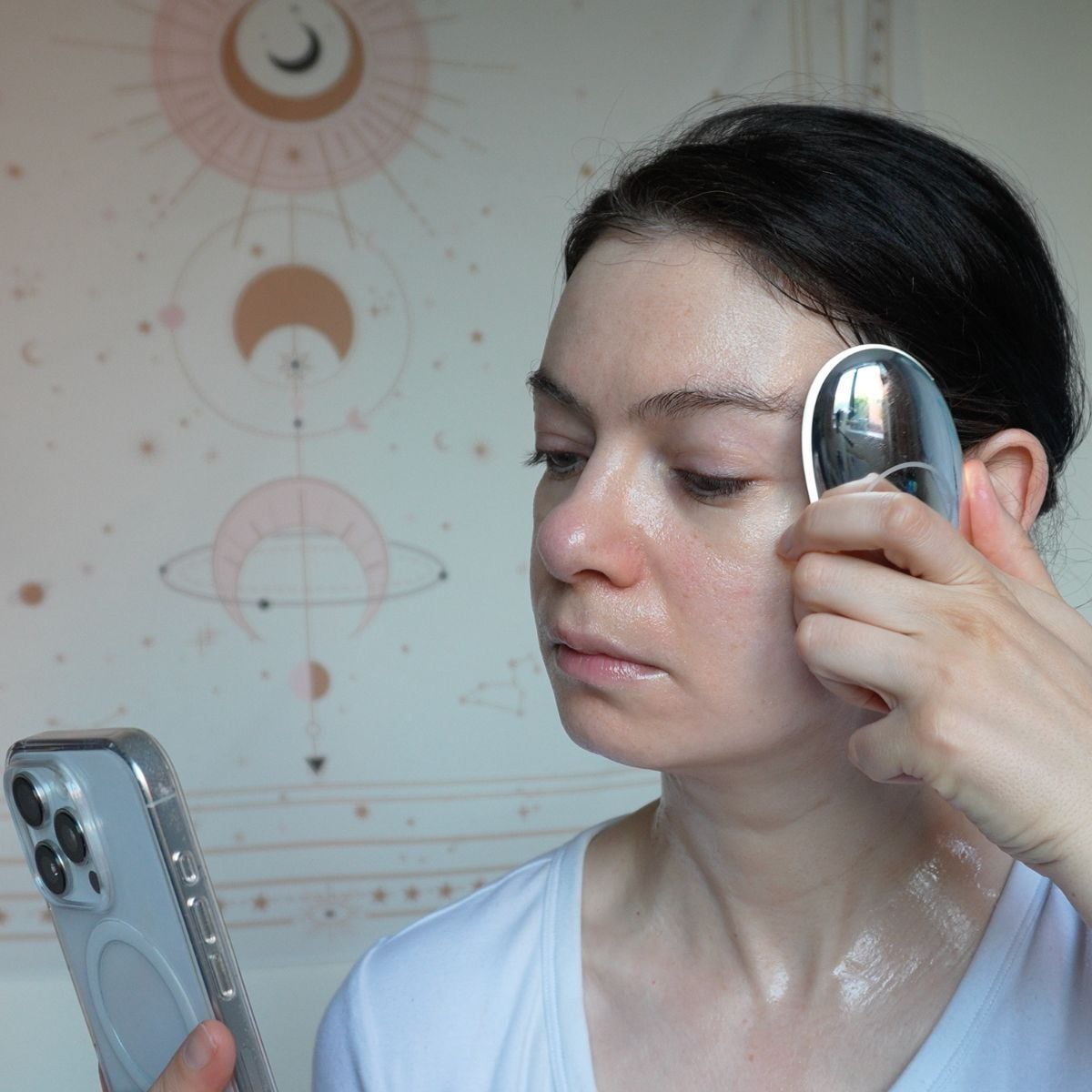 RN and Beauty Blogger Olivia Herlihy using the ZIIP HALO 2.0