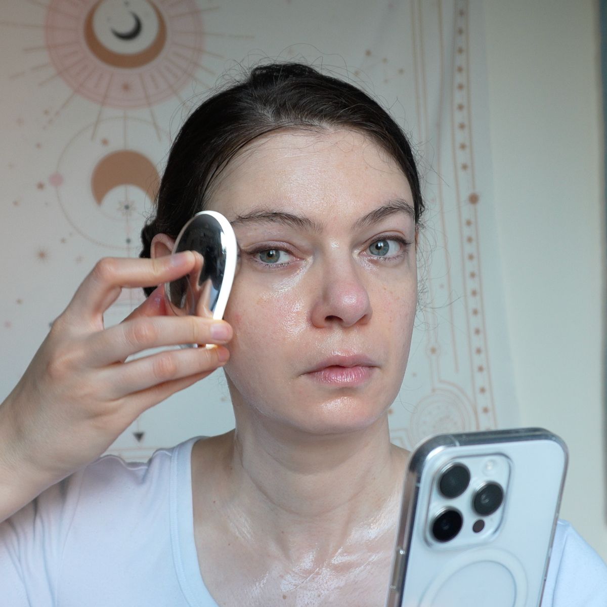 RN and Beauty Blogger Olivia Herlihy using the ZIIP HALO 2.0